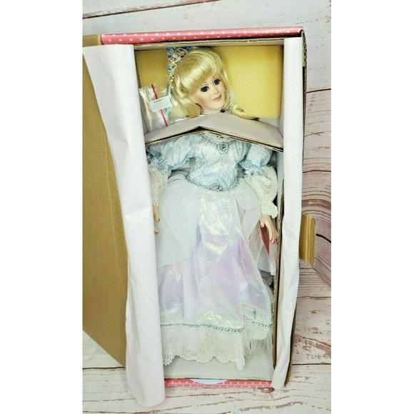 Vintage Paradise Galleries Treasury Collection Porcelain Sleeping Beauty Doll - Picture 1 of 12